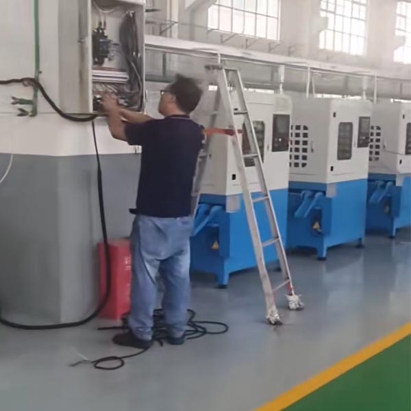 Jiangsu-Kunde rüstet auf Mutterngewindeschneidmaschinen um