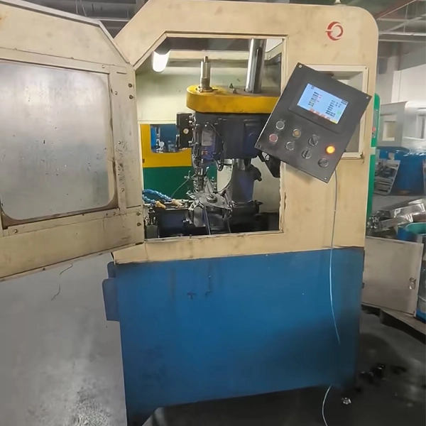 Modernisierung einer Mutterngewindeschneidmaschine nach sieben Jahren im Einsatz