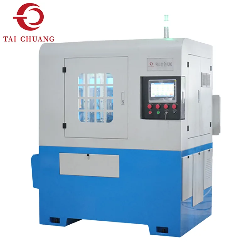 Vier Spindeln durchlaufen eine Mutterngewindeschneidmaschine